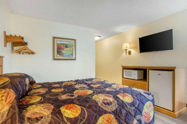 Rodeway Inn Asheville image 23